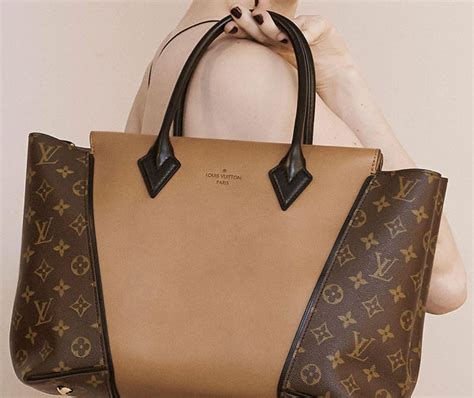 is it illegal to buy fake louis vuittons in italy|selling counterfeit designer bags illegal.